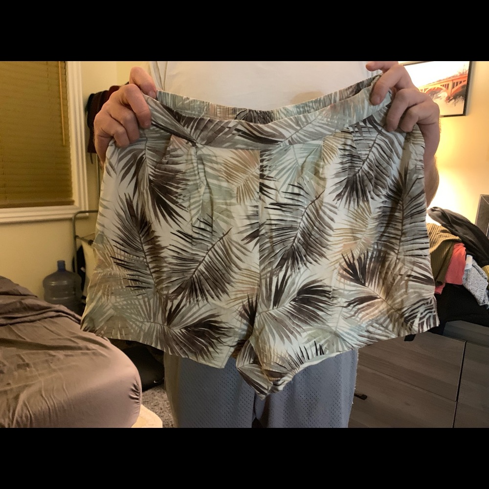 Loose cream & olive fern patterned shorts